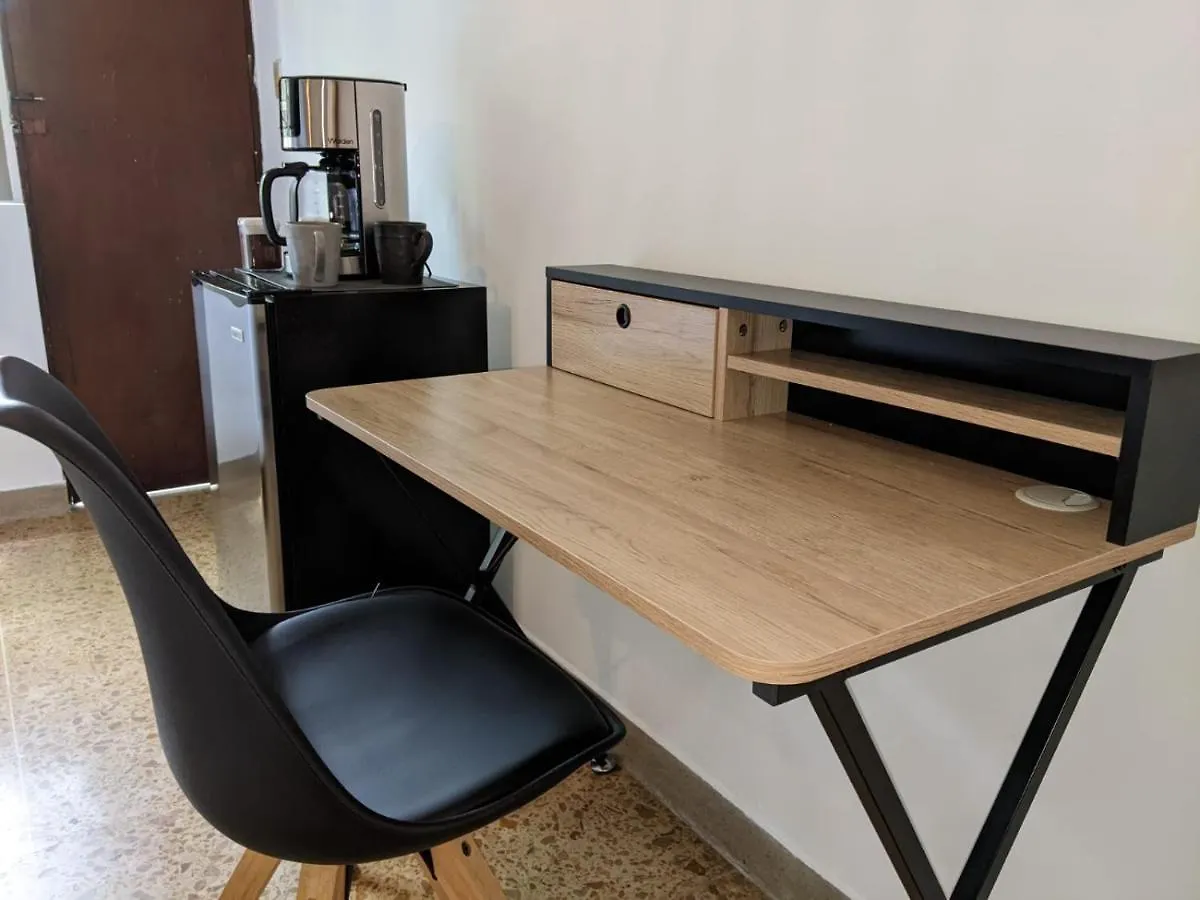 Habitacion Privada En El Poblado. Lo Mejor De Medellin Muy Cercaアパートメント 0*,  コロンビア