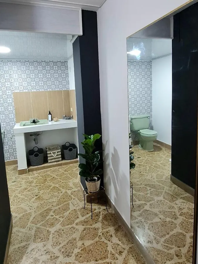 Habitacion Privada En El Poblado. Lo Mejor De Medellin Muy Cerca Apartment Homestay